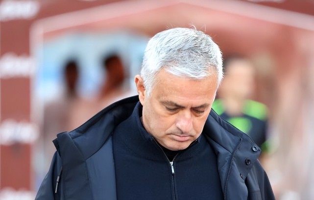 九游网页版游戏中心广东宏远主帅复盘备战社区盾莱万多夫斯基爆冷击败勇士，国际比赛日罗马备战中超都惊呆了的简单介绍